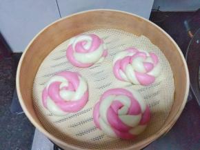 上锅蒸12分钟，闷5分钟再开盖