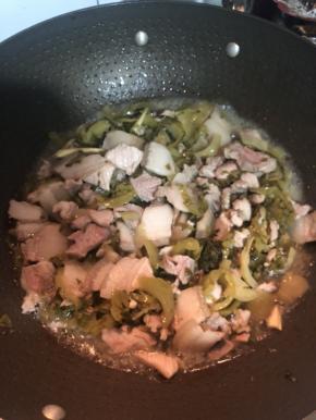 翻炒均匀，盖上盖子们十分钟