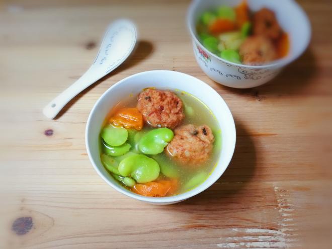 肉圆青蚕豆米汤