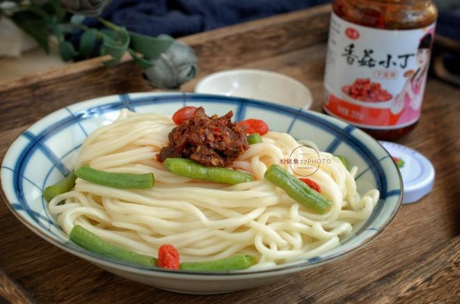 香菇小丁拌面