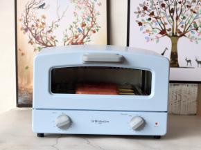 放入预热好的烤箱，200度烤6-8分钟，热狗肠开花就可以了