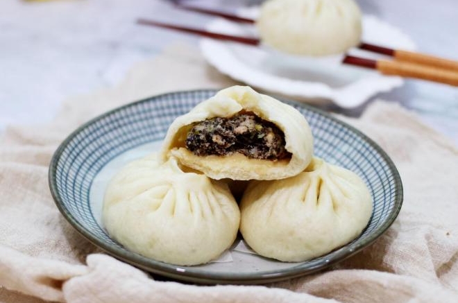 黑木耳肉末包子