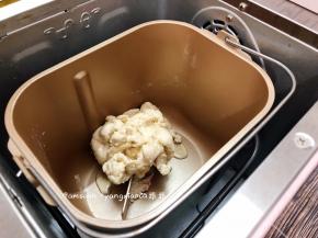 揉至面团表面光滑即可取出