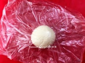 揉圆用保鲜膜盖住松弛15分钟