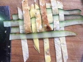 蛋皮、黄瓜皮横竖编织；