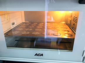 放入预热好的烤箱180度15分钟，中层上下火