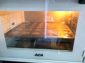 放入预热好的烤箱180度15分钟，中层上下火