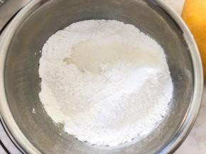 玉米淀粉，糯米粉，细砂糖混合