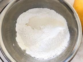 玉米淀粉，糯米粉，细砂糖混合