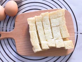 吐司切成小块