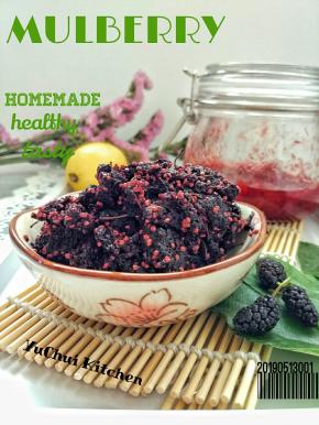 关火收工。晾凉后装入干净的容器里，放入冰箱，冲水喝或者夹土司都很美味。我还计划天热时用它做桑葚雪糕。哈哈。容器最好事先开水煮烫一下。