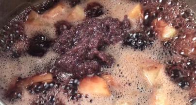 倒入沸腾的哈密瓜中，拌匀