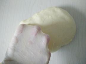 揉至扩展阶段，放温暖处进行基础发酵。