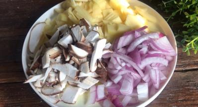 剩下的也切碎备用