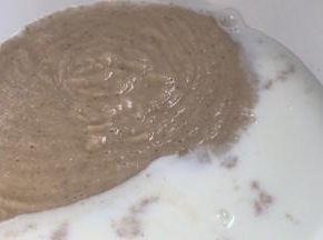 再倒入香菇土豆糊，拌匀至沸腾