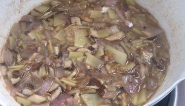 加入同等量的清水，煮至熟透