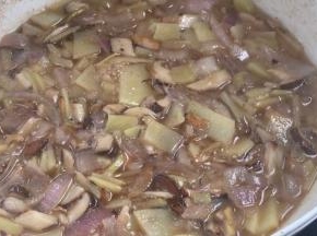 加入同等量的清水，煮至熟透