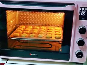 上管150度，下管145度烤20分钟。(时间及温度仅供参考，具体请根据自家烤箱性能另定)