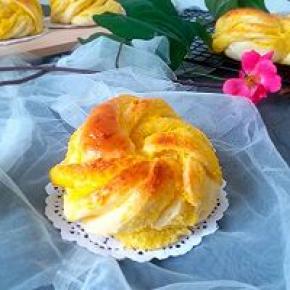 满屋子都是椰蓉香味，也是我家常做的一款面包，颜值美味都具备哦