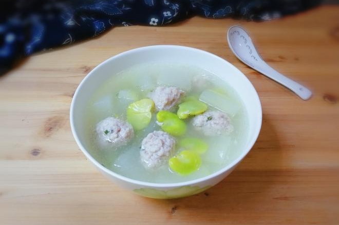 冬瓜蚕豆汆汤圆子