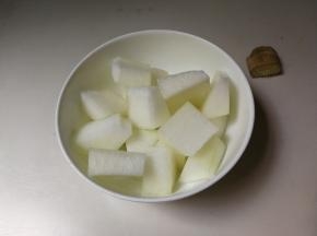 冬瓜削去皮切成块