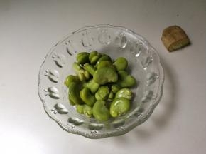 蚕豆米洗净
