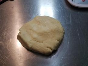 如果切拌太慢，带上手套速度压匀。