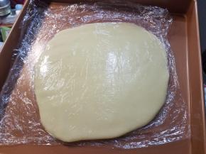 然后放在烤盘上，冷藏半小时。