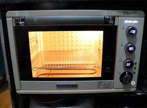 计算好时间，烤箱提前165度预热哟。