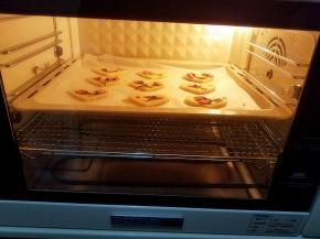 放入预热好的烤箱15-18分钟即可。