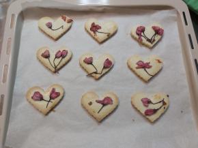 烤制完成后要马上取出哟，放凉后密封保存。