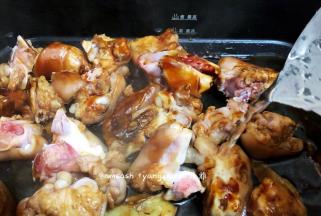 加入2000毫升的清水，水量可以稍微多点，这样煮的时候中途不需要再加水