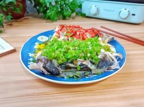 快来试试这道好吃的剁椒鱼头吧！