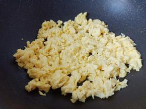 炒成这样就可以，植物蛋不仅有鸡蛋的口感，还没有蛋腥味。