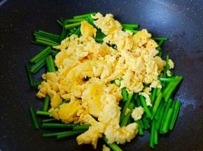 加入炒好的植物蛋。