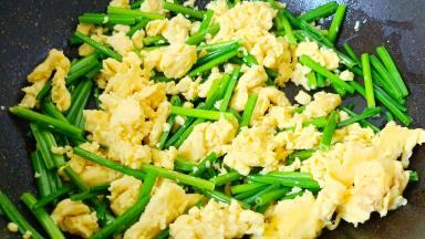 快速翻炒均匀即可出锅。