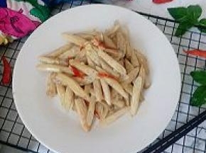 装盘啦！酸酸脆脆又辣辣的，特别的开胃