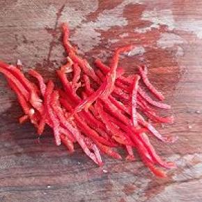 红椒切丝，瘦肉切丝（忘记拍照了）