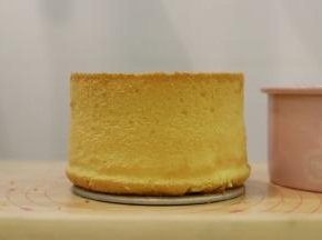 凉透后手工或借助脱模刀脱模。