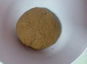 混合成面团，不需要揉的太光滑