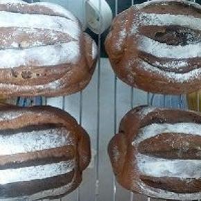 烤制完成拿出烤架晾至手温即可装袋密封保存