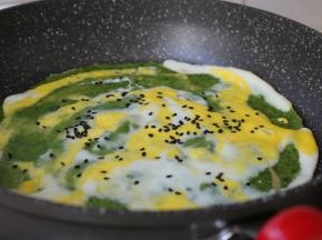 撒点黑芝麻
还可以撒咸菜末 香葱末