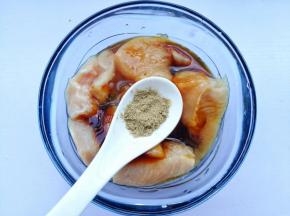 半勺胡椒粉。