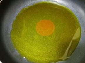 热锅热油。