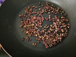 花椒小火焙熟