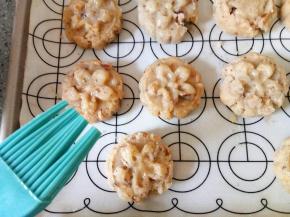 全部压好后薄薄刷一层蛋液