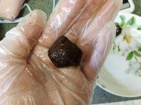 趁空档把馅料分成15克一个滚圆