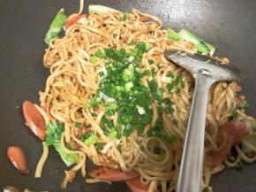 放入葱花翻炒均匀即可