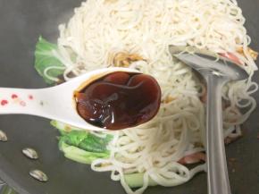 一勺蚝油翻炒均匀