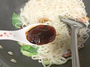 一勺蚝油翻炒均匀